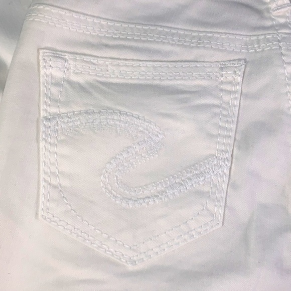 Silver Jeans Suki Mid Flare Super Stretch Embroidered Cropped White Denim - Picture 5 of 13